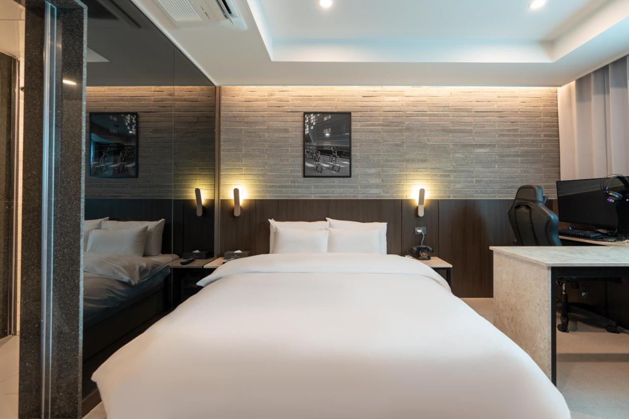 Jecheon Hound Hotel Chech'ŏn Exteriör bild