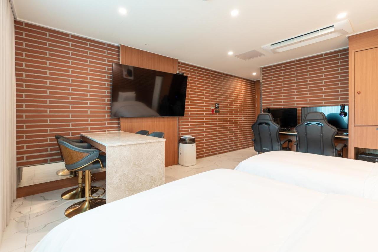 Jecheon Hound Hotel Chech'ŏn Exteriör bild