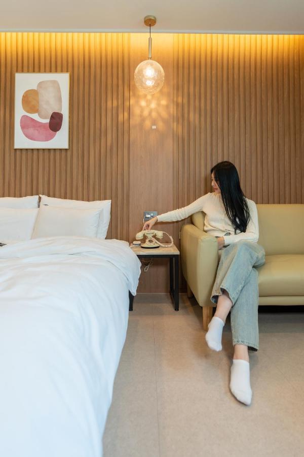 Jecheon Hound Hotel Chech'ŏn Exteriör bild