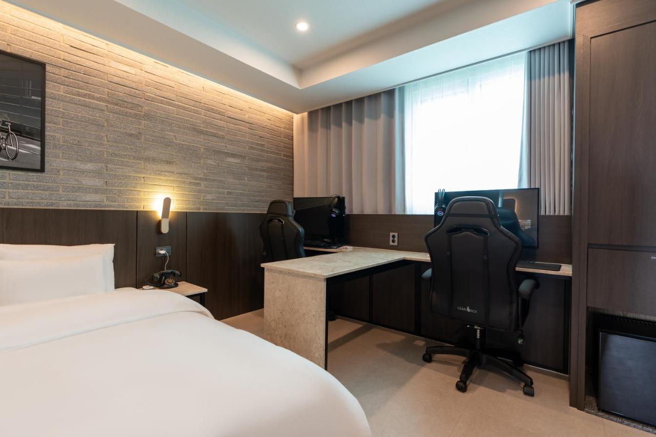Jecheon Hound Hotel Chech'ŏn Exteriör bild