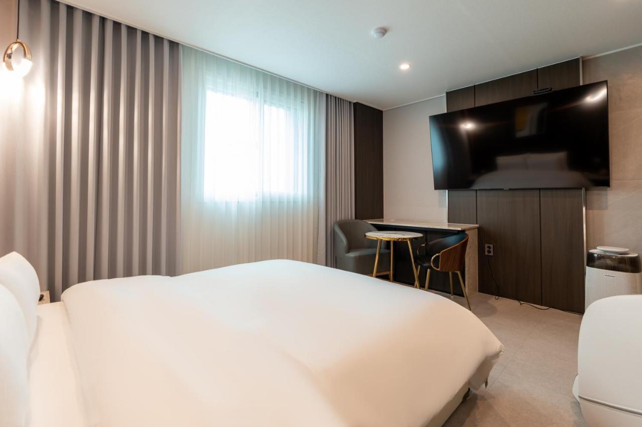 Jecheon Hound Hotel Chech'ŏn Exteriör bild