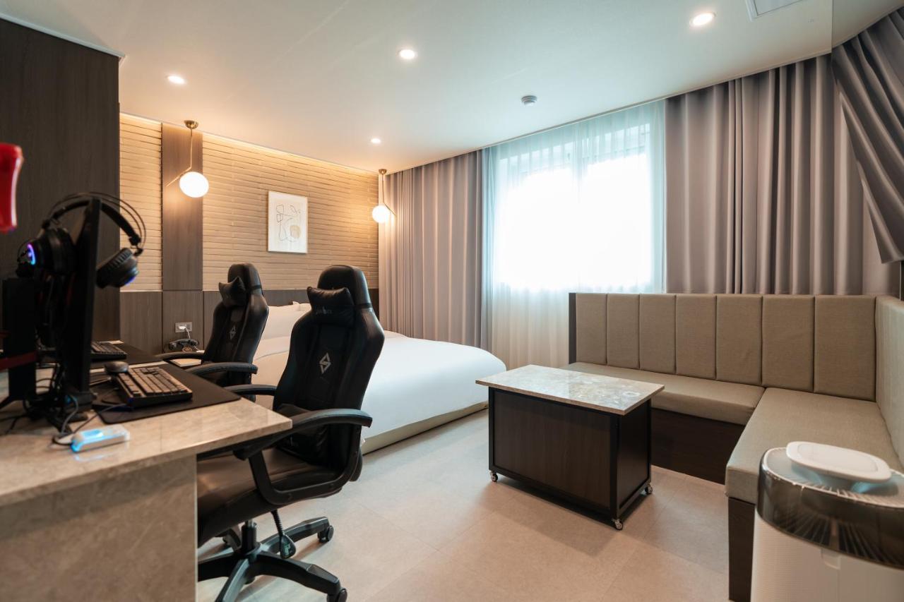 Jecheon Hound Hotel Chech'ŏn Exteriör bild