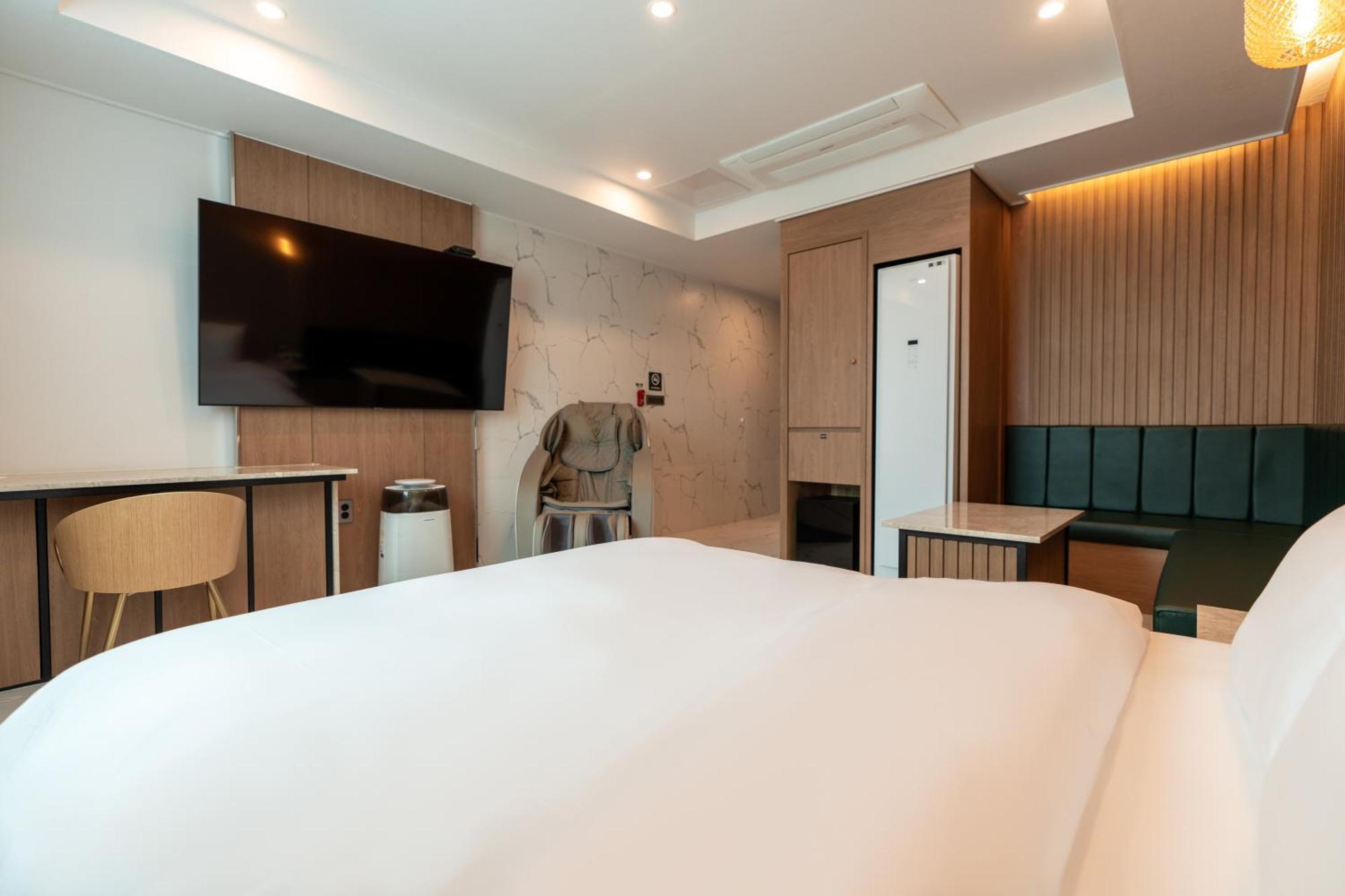 Jecheon Hound Hotel Chech'ŏn Exteriör bild