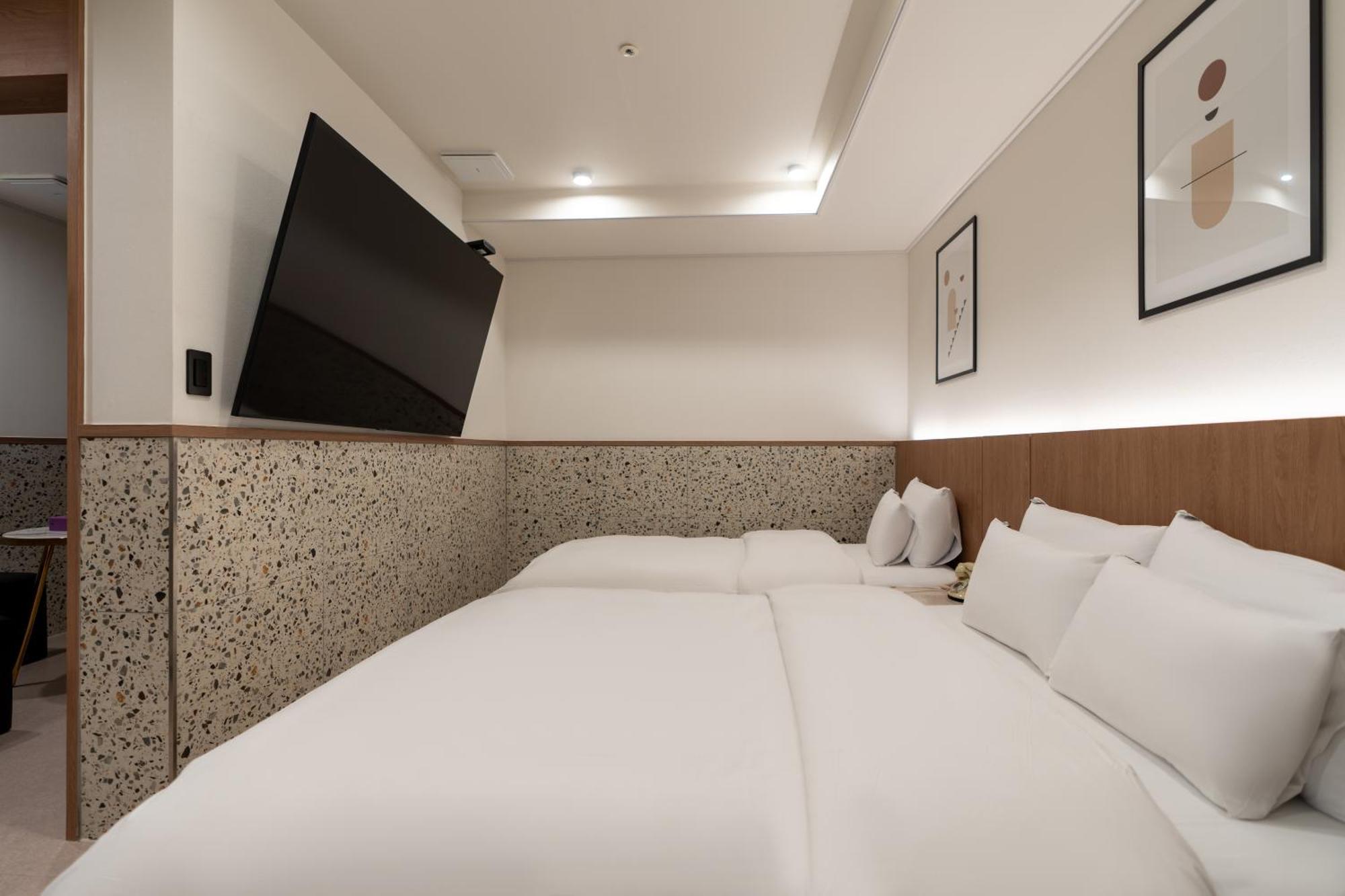 Jecheon Hound Hotel Chech'ŏn Exteriör bild
