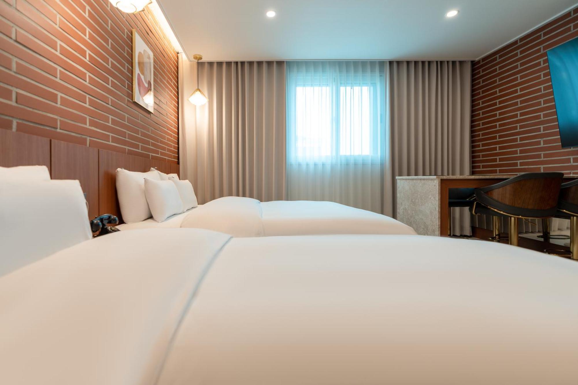 Jecheon Hound Hotel Chech'ŏn Exteriör bild