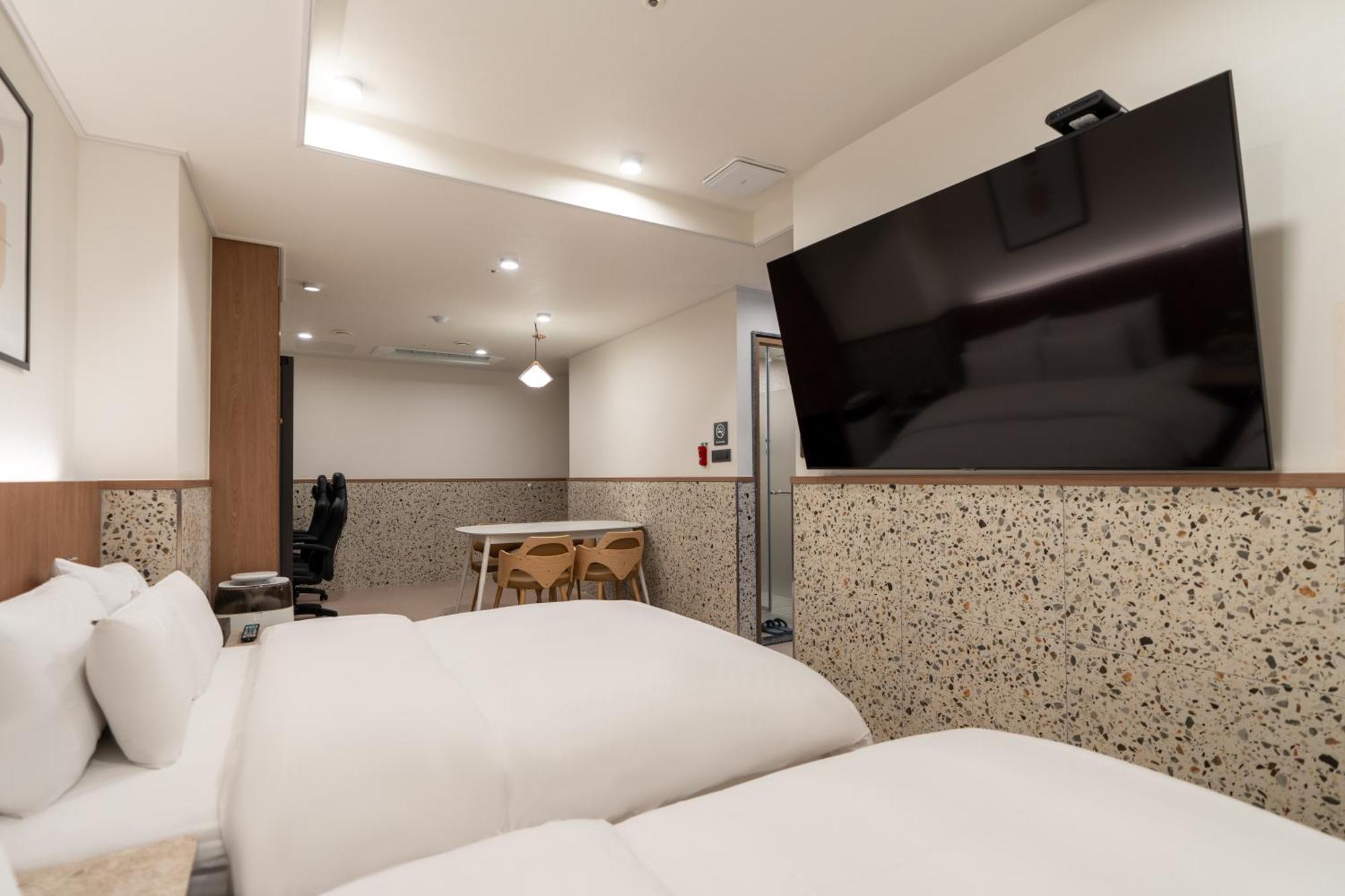 Jecheon Hound Hotel Chech'ŏn Exteriör bild